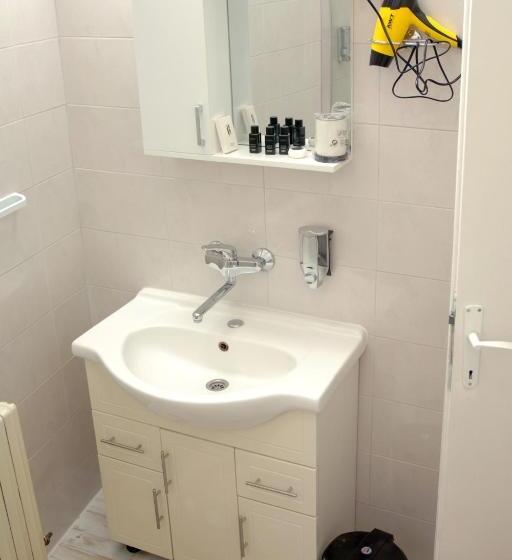 استودیوی استاندارد, Apartments Seyda