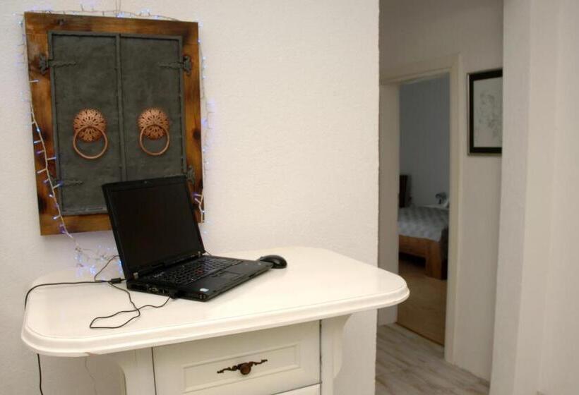 استودیوی استاندارد, Apartments Seyda