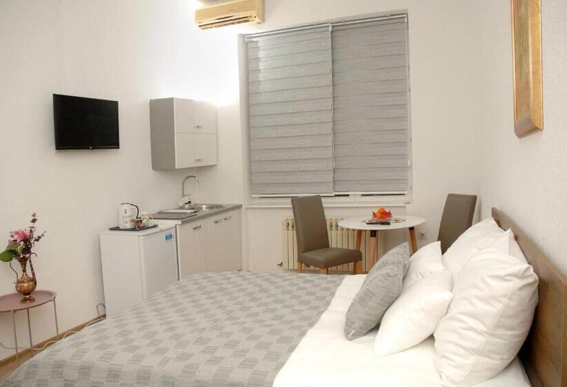 استودیوی استاندارد, Apartments Seyda
