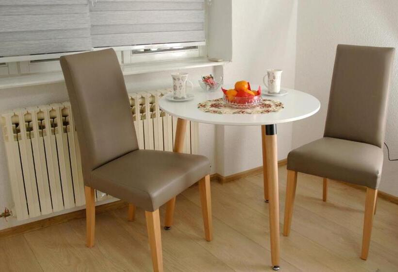 استودیوی استاندارد, Apartments Seyda