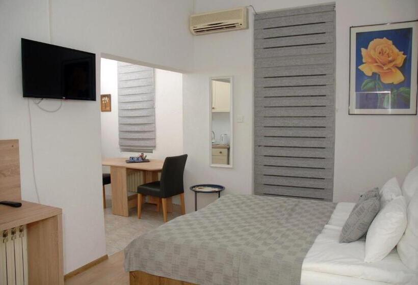 استودیوی استاندارد, Apartments Seyda