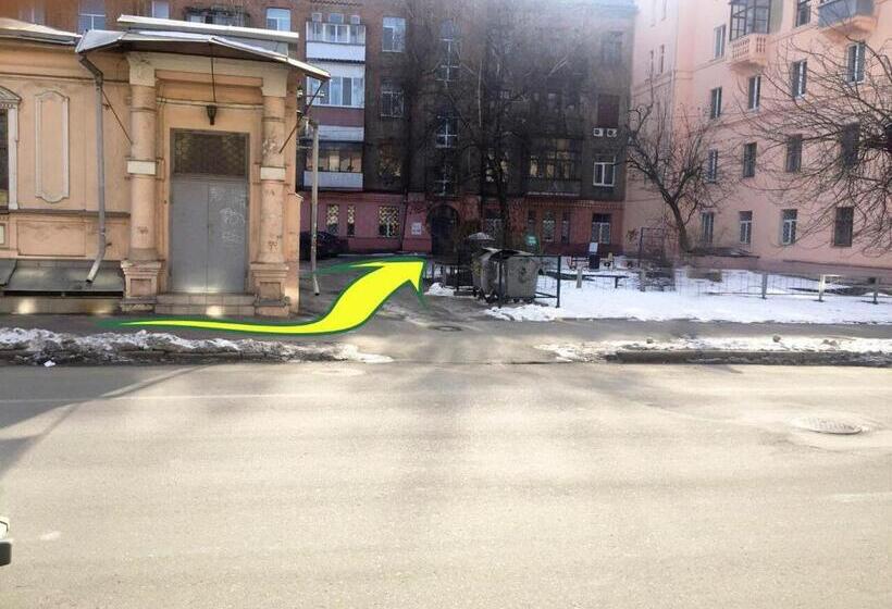 Quarto Estandar, Kotsarskaya Street 19