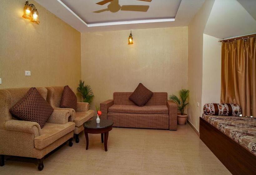 带大床的标准间, Merak Resort  Bhimtal