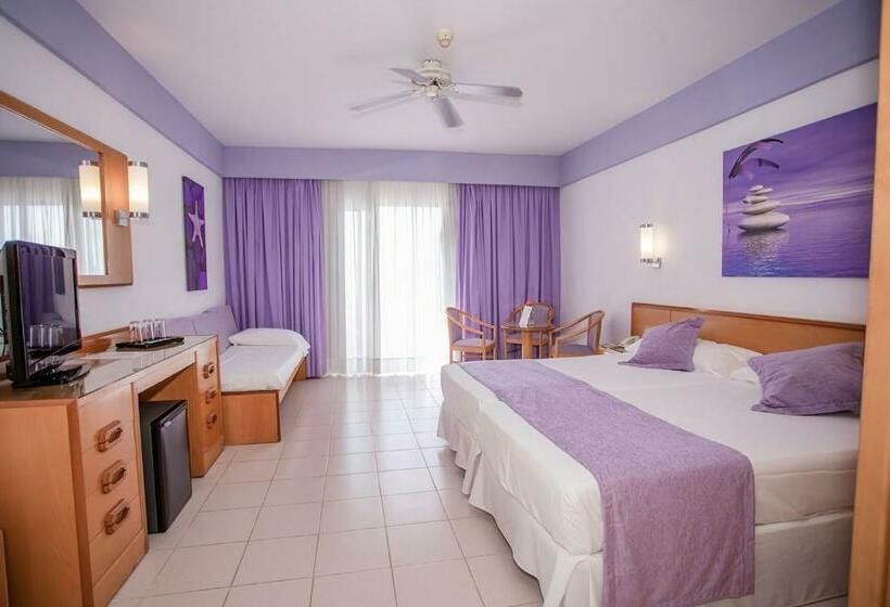Quarto Triplo Estandar com Sacada, Servatur Don Miguel - Adults Only