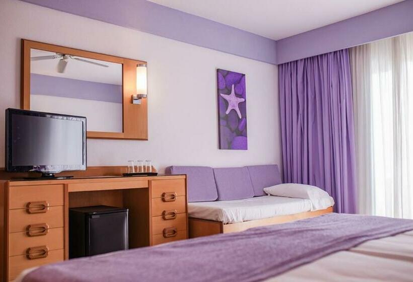 Quarto Triplo Estandar com Sacada, Servatur Don Miguel - Adults Only