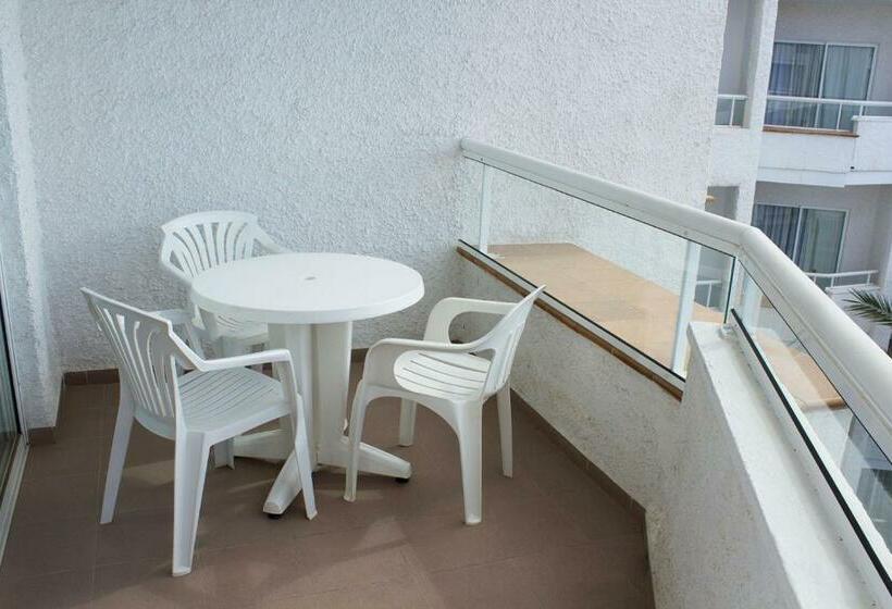 Quarto Triplo Estandar com Sacada, Servatur Don Miguel - Adults Only