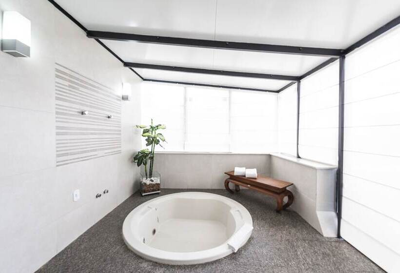 سوییت اجرایی, Mercure Curitiba Batel