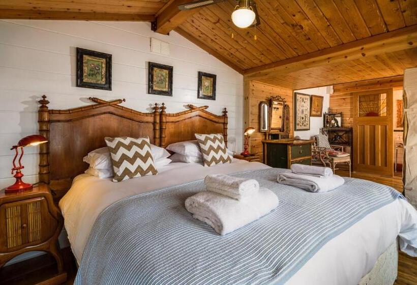 کلبه ییلاقی, Tolcarne Beach Colonial Restaurant And Rooms
