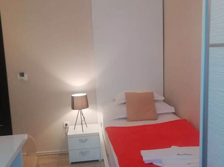 اتاق استاندارد یک نفره, Apartments And Rooms Grand Palazzo