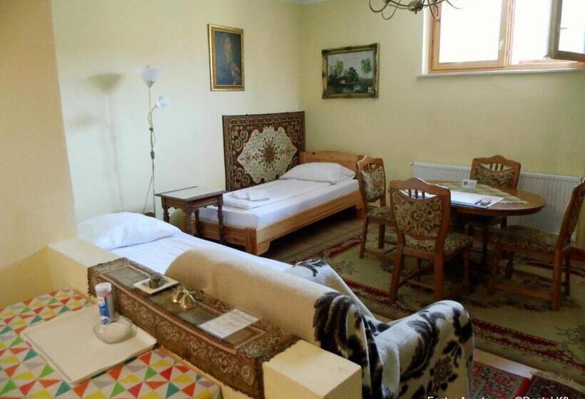 Апартаменты 1 Спальня Нижний Этаж, Eszter Apartman