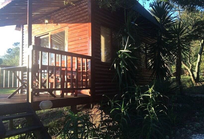 Хижина, A Stone S Throw Accommodation