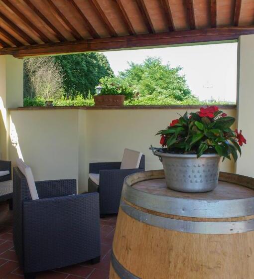 آپارتمان 1 خوابه همکف, Casale La Fata  Tipico Toscano Immerso Nelle Colline Tra Lucca E Versilia, 6 Appartamenti Indipenden