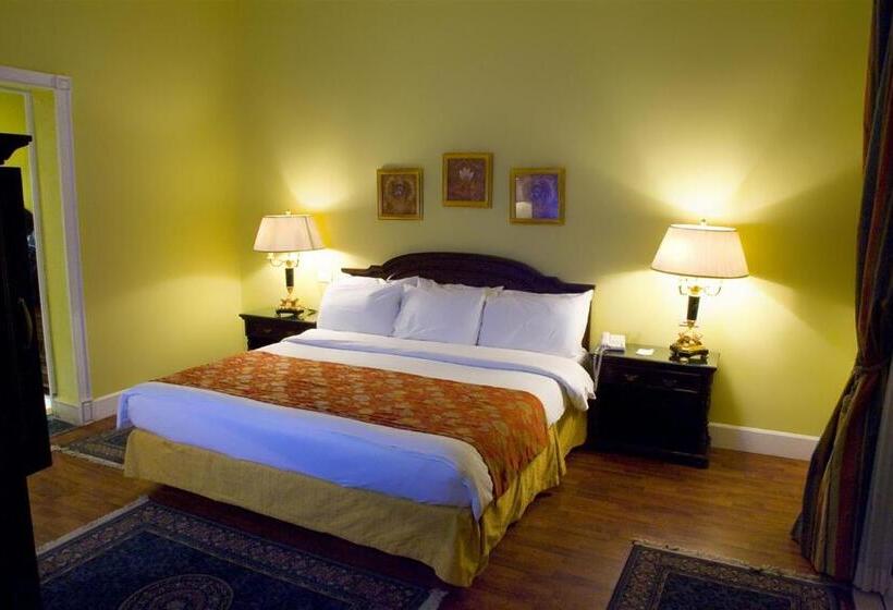 سوئیت جونیور با چشم‌انداز باغ, Helnan Auberge Fayoum