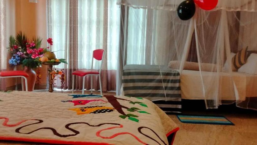 Трехместный Номер Стандарт с Балконом, Club Villa