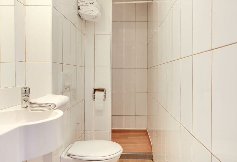 Номер Стандарт Трехместный, Hôtel Valence Sud