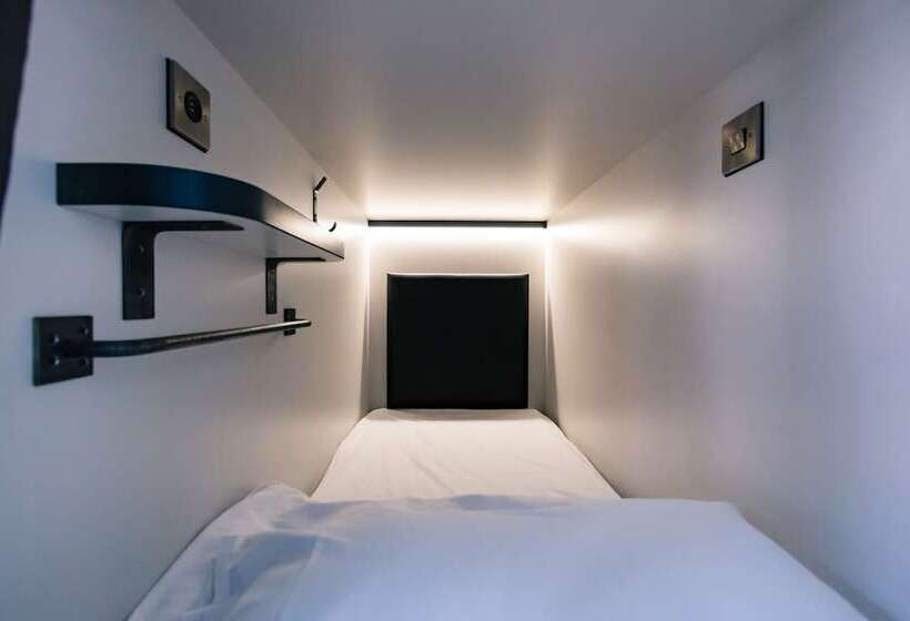 공동 객실, Latroupe Jacobs Inn