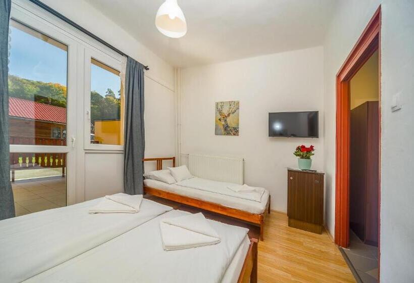 家庭间, Lipicai Hotel és étterem