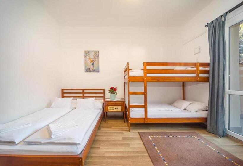 家庭间, Lipicai Hotel és étterem