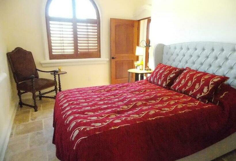 Люкс Повышенной Комфортности, Thorn Hill Vineyards Villa Suites