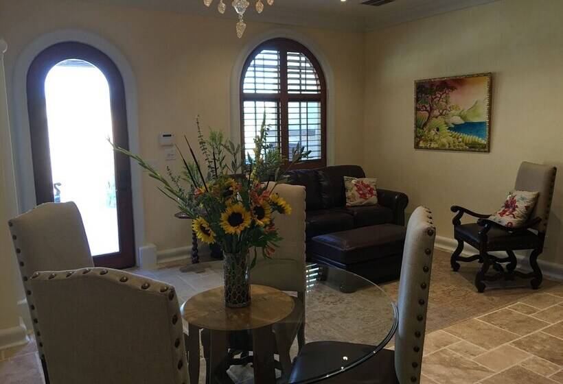 Люкс Повышенной Комфортности, Thorn Hill Vineyards Villa Suites
