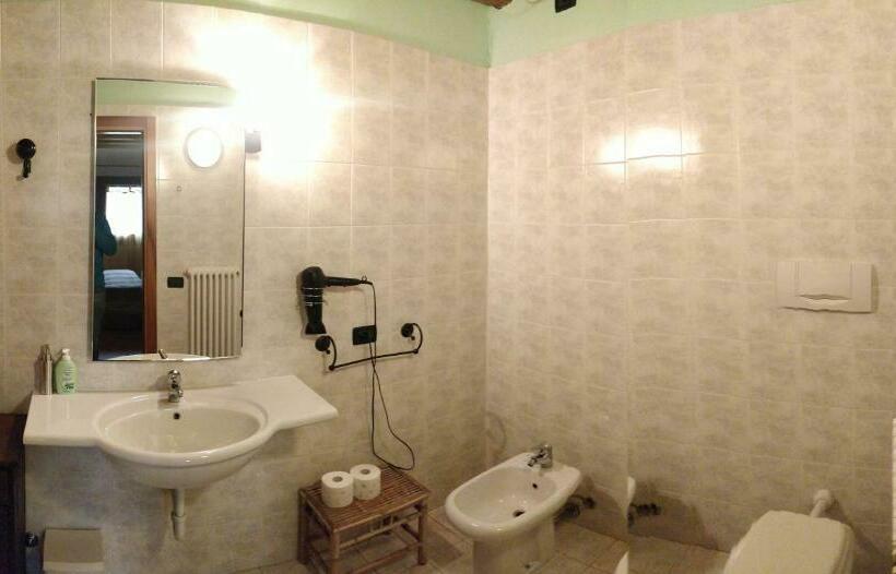 Семейный Номер, Agriturismo L Albara   Wines, Pool & Spa