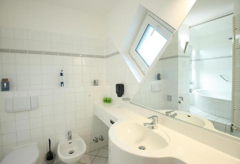 Номер Стандарт с Балконом, Inselhotel Kleiner Bodden