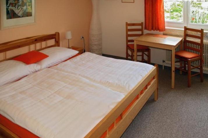 Номер Стандарт, Pension Hendling