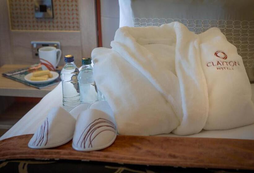 اتاق اجرایی با تخت بزرگ, Clayton Hotel Belfast City