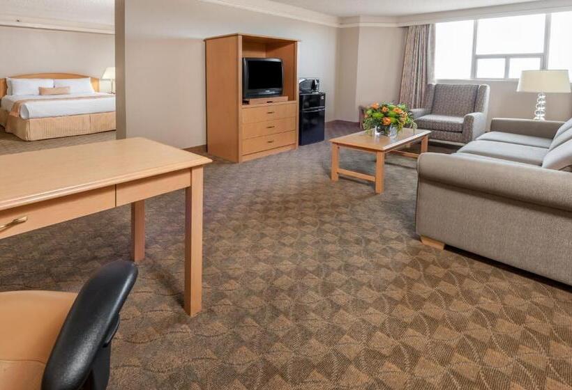 キングサイズベッドのスイートルーム, Edmonton Inn And Conference Centre