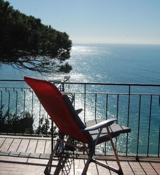Номер Economy, Corniglia Dreams