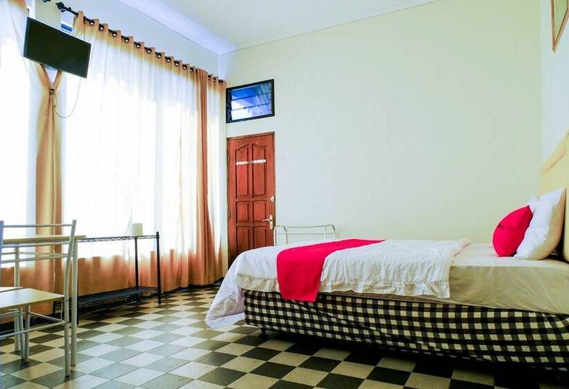 Номер Deluxe, Reddoorz Near Stab Syailendra Kopeng