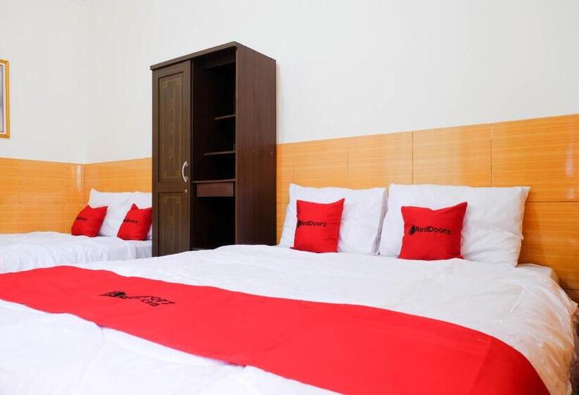 Семейный Номер, Reddoorz Near Stab Syailendra Kopeng