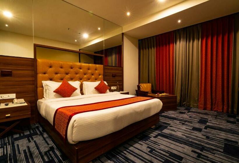 带大床的高级房间, Regenta Inn Morbi