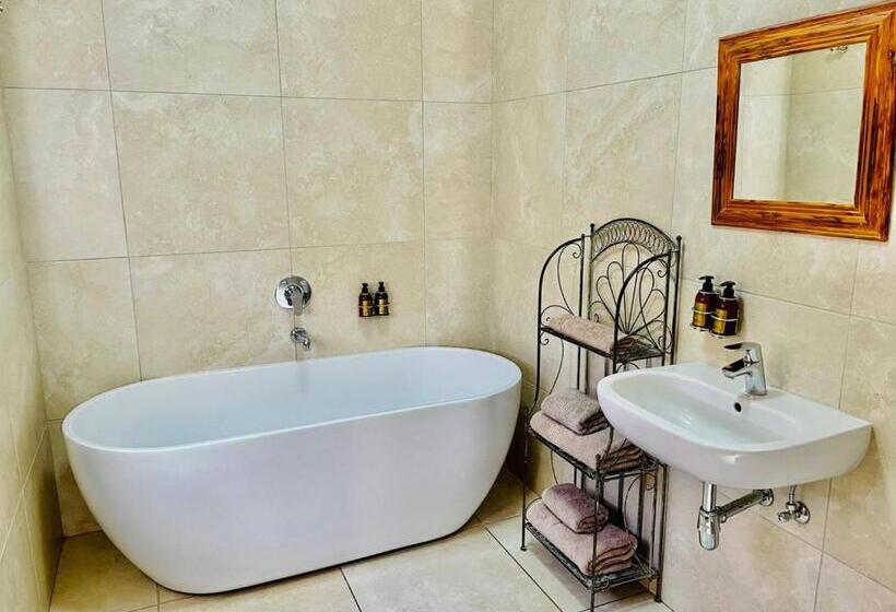 Четырехместный Номер Стандарт, Travalia Guest Farm