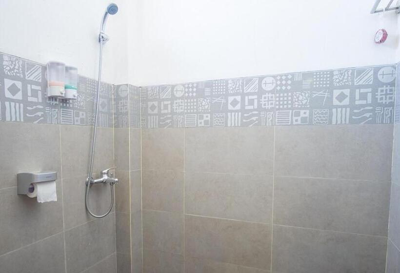 Номер Стандарт, Reddoorz @ Letjend S. Parman Pacitan