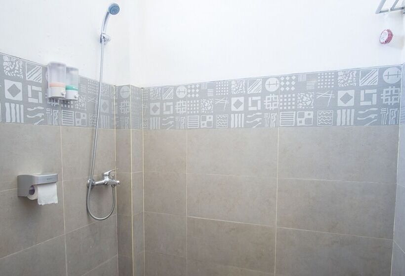 Номер Стандарт, Reddoorz @ Letjend S. Parman Pacitan