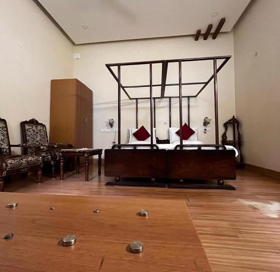 豪华房间, Kstdc Hotel Mayura Pine Top Nandi Hills