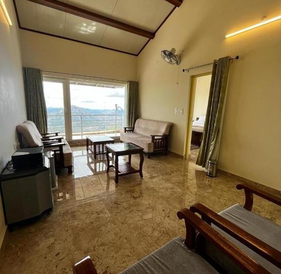 带大床的豪华间, Kstdc Hotel Mayura Pine Top Nandi Hills