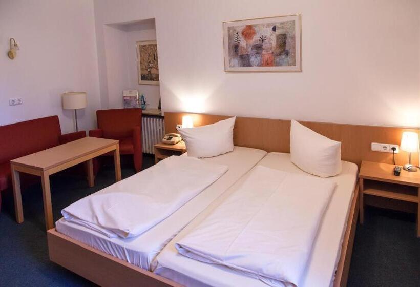Quarto Triplo Estandar, Akzent Hotel Schranne