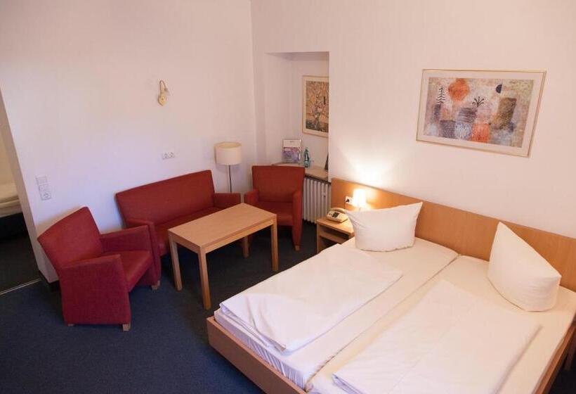 Quarto Triplo Estandar, Akzent Hotel Schranne