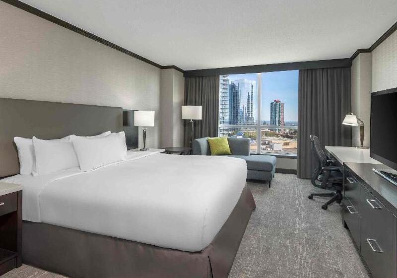 Номер Deluxe, Hilton Vancouver Metrotown