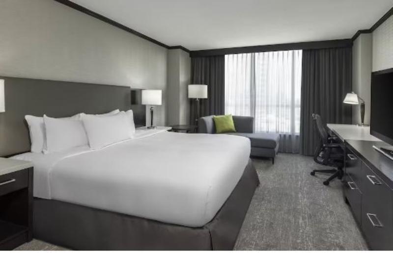 Номер Deluxe, Hilton Vancouver Metrotown
