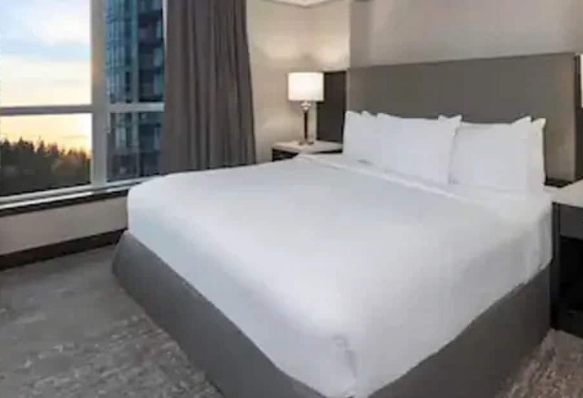 Номер Deluxe, Hilton Vancouver Metrotown