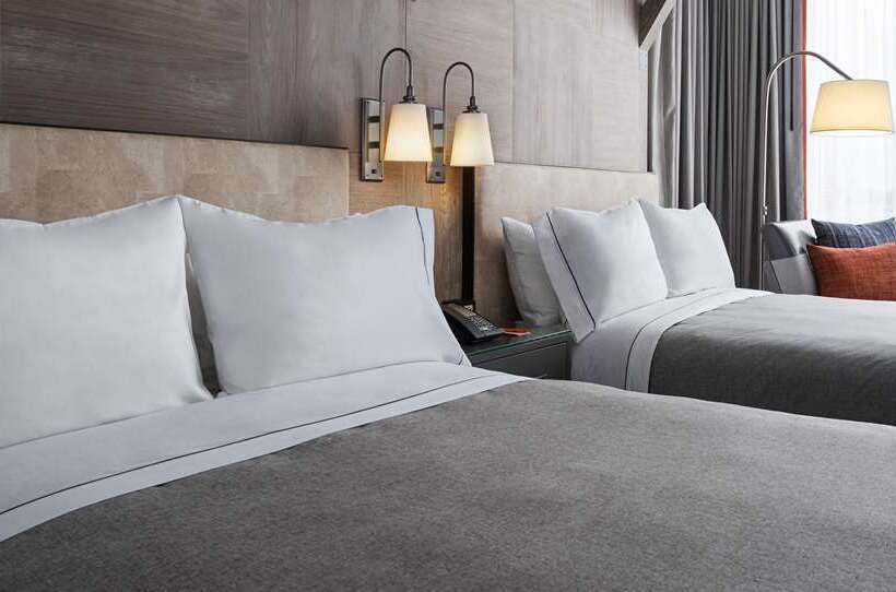 Номер Deluxe, Hilton Vancouver Metrotown