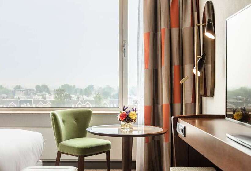 이그제큐티브 룸 킹사이즈 침대, Hilton Vienna Waterfront