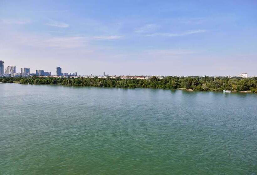 이그제큐티브 룸 킹사이즈 침대, Hilton Vienna Waterfront