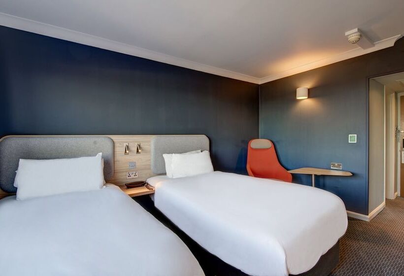 Номер Стандарт, Holiday Inn Express Edinburgh City West, An Ihg