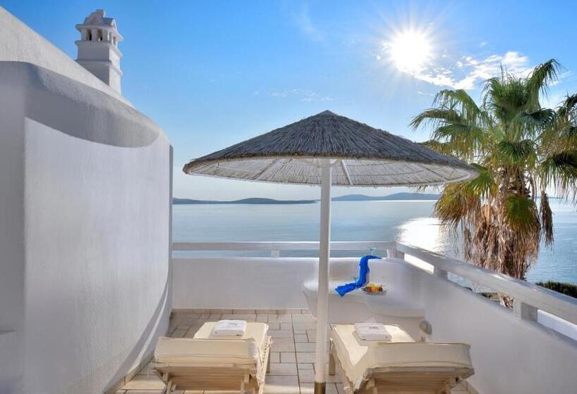 جناح جونيور مطلّ علي البحر, Saint John Hotel Villas & Spa