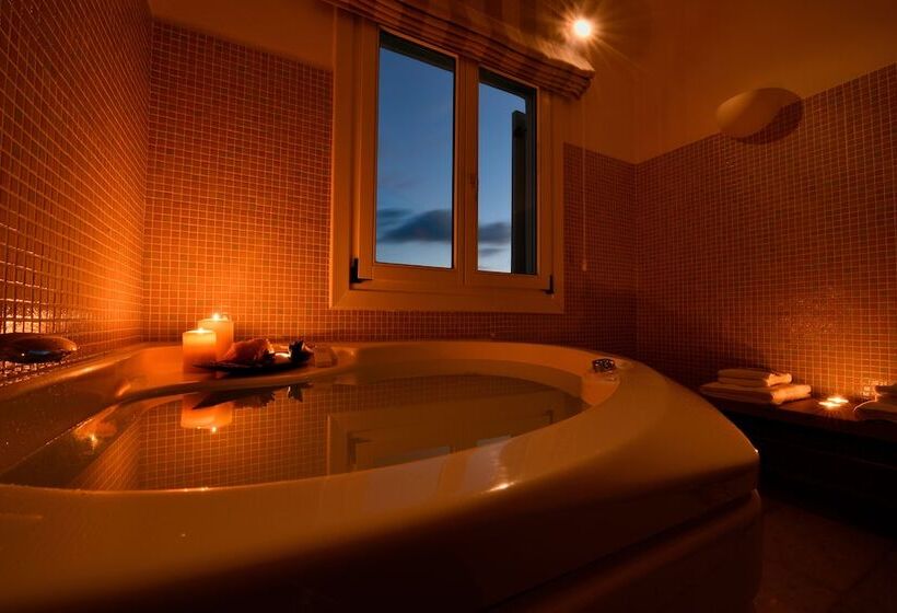 جناح جونيور مطلّ علي البحر, Saint John Hotel Villas & Spa