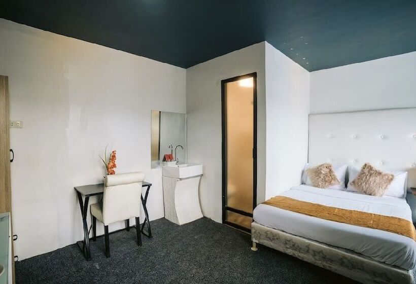 디럭스 룸, Reddoorz Premium At The Grand Peninsula Suites